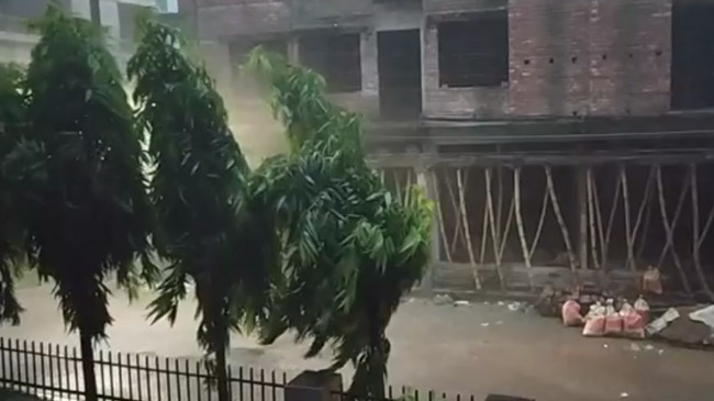 heavy rain in dhaka