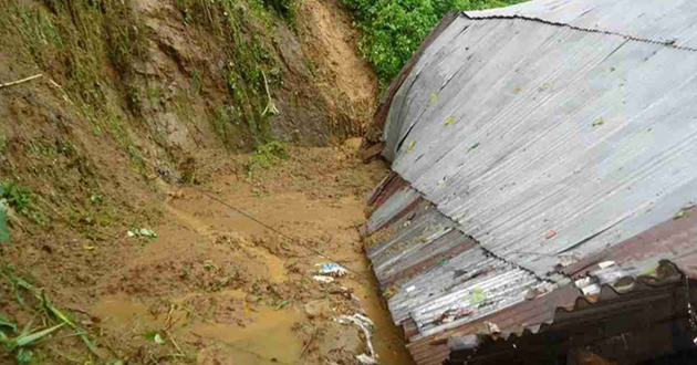 hill collapse in chittagong