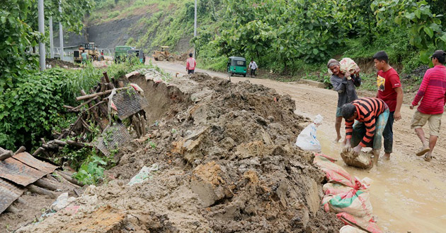 hill collapse in rangamati