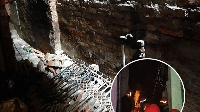 house collapsed in dhakas alubazar 1