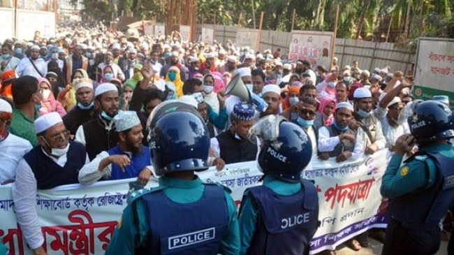 ibtedaye madrasha teacher police1