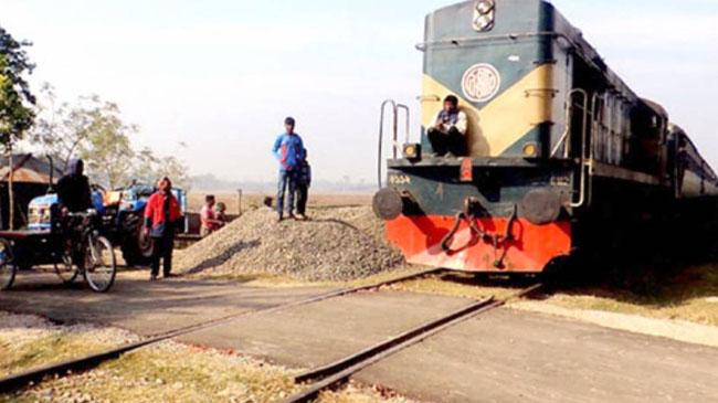 illigel train crossing