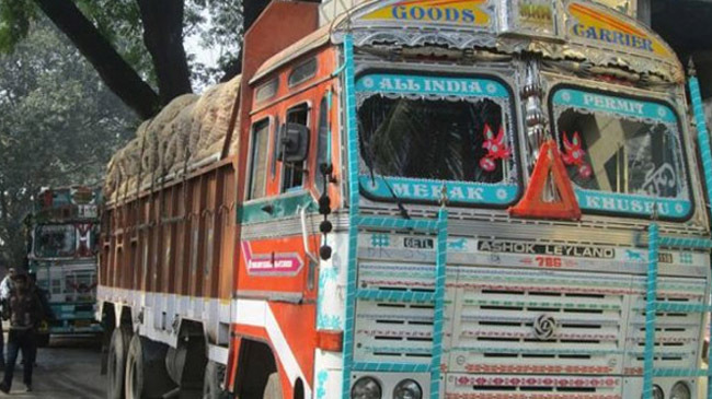 indian onion truck entering bangladesh