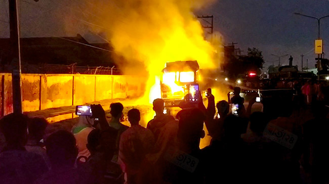 indian truck burns benapole port