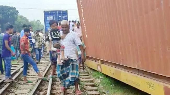 rail derailed tongi gazipur