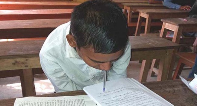 ishwar kumar s taking ssc exam in sirajganj by mouth