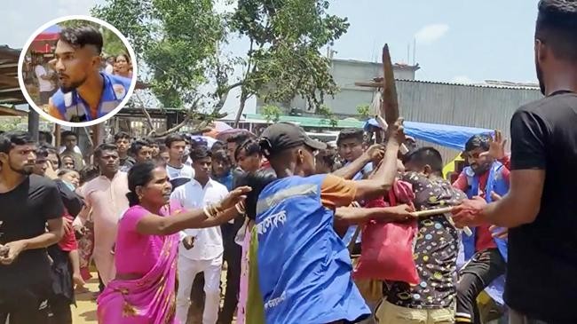 jaflong tourists are beaten with sticks 1