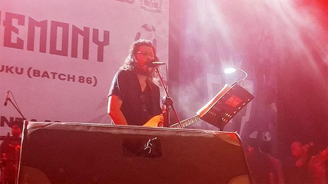 james concert mobile phone losing