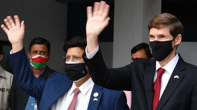 john kerry leaves dhaka inner