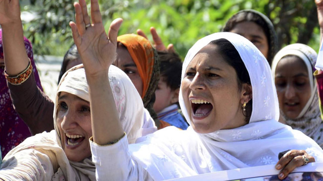 kashmir women protest
