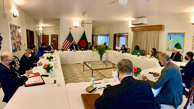 kerrys meeting with diplomats