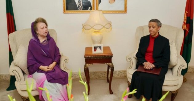 khaleda zia and blume barnicut