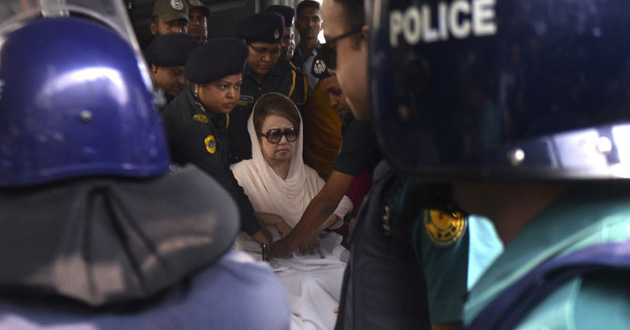 khaleda zia at court on wheel chire