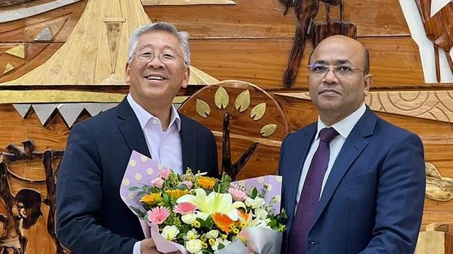 khandker masudul alam welcomes donald lu