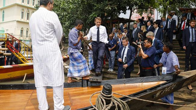 macron in boat 1