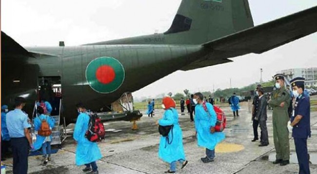 maldives citizens leaving dhaka