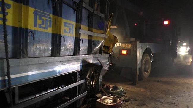 manikgonj bus truck collision