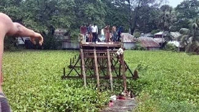 microbus auto rickshaw plunge into barguna river