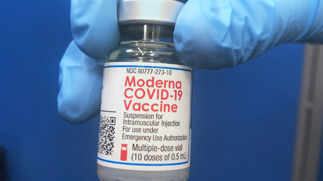 moderna vacc file photo