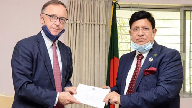 momen with netherland hc