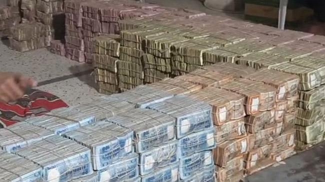 money in a crazy mosque 1