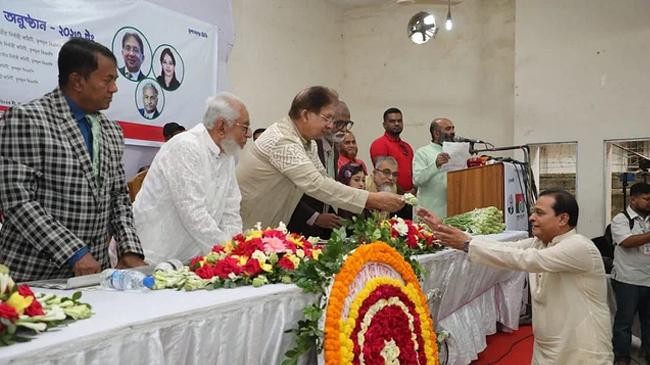 more than half a hundred leaders and activists of various parties including bnp awami league joined trinamool bnp