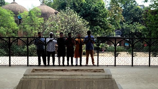 national revolutionary council visits shrines of three leaders on independence day