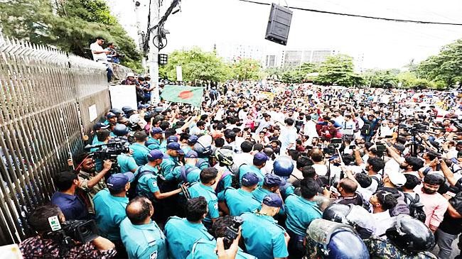 ncp leaders police barricade ec building