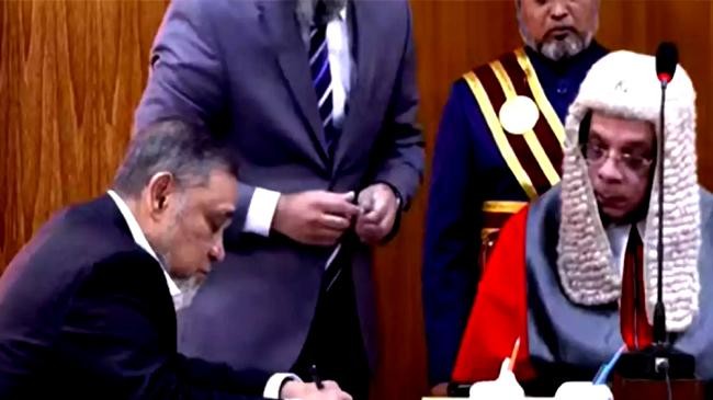 new cec and 4 commissioners take oath
