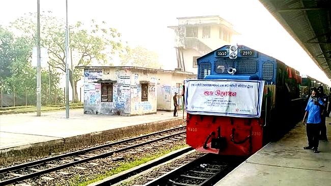 new commuter train on dhaka bhairab route on independence day
