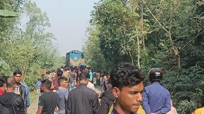 nilphamari train four lost live