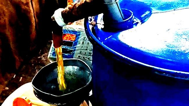 opened edible oil in drums