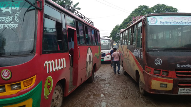 pabna dhaka bus stopped
