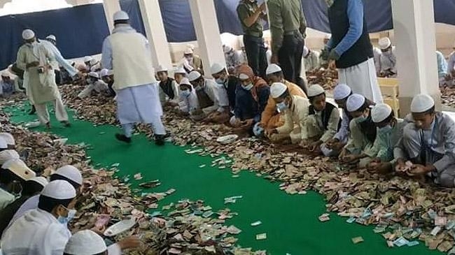 pagla mosque taka counting 1