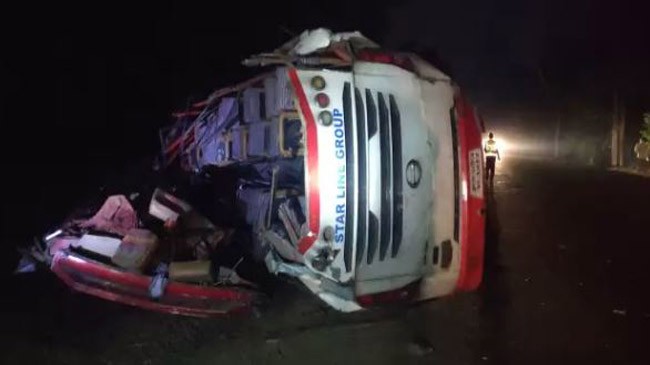 passenger bus skid from road