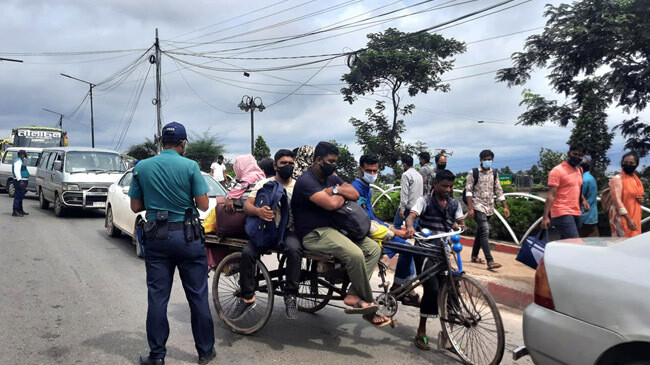 people entering dhaka on foot