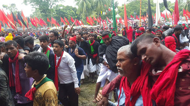 people on garpara tajiya procession