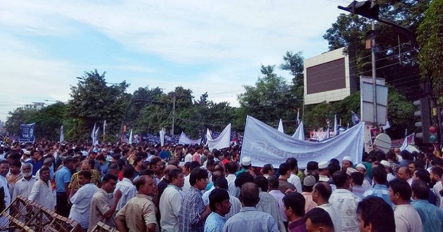 people pay homage to bangabandhu