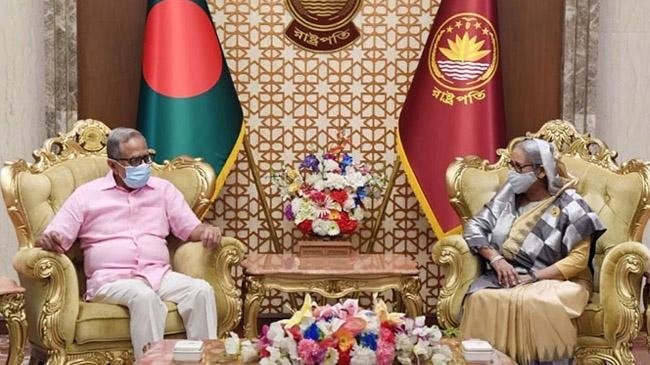 pm meets president at bangabhaban