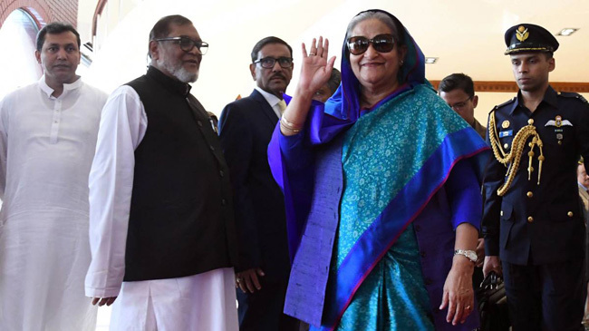 pm sheikh hasina in airport