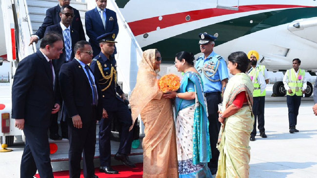 pm sheikh hasina land in delli