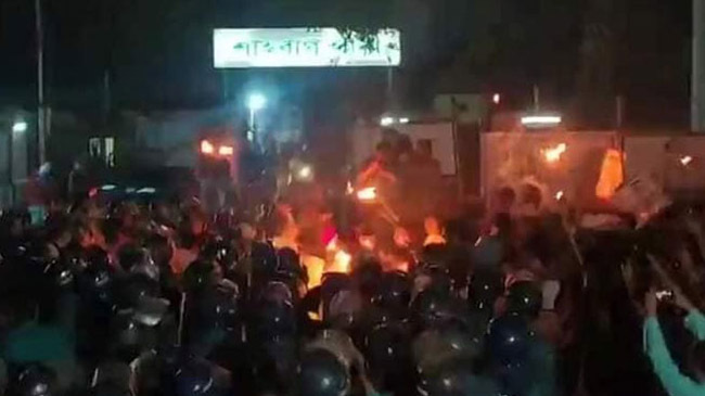 police charge batton protest rally 1