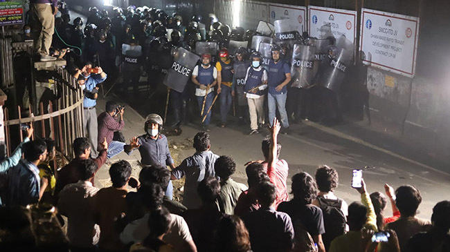 police charge batton protest rally