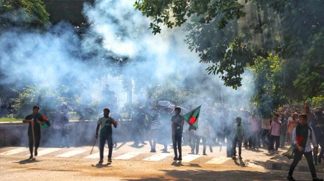 police fire tear gas at protesting students