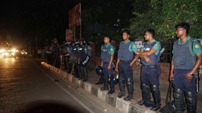 police in cautious position