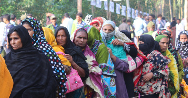 poll station voter in line