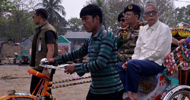 president abdul hamid in rickshaw