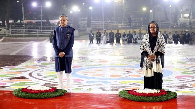 president and prime minister pay homage to language heroes