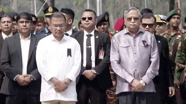 পিলখানায় শহীদ সেনাদের কবরে রাষ্ট্রপতি ও প্রধানমন্ত্রীর শ্রদ্ধা