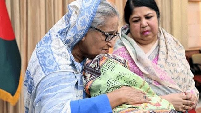 prime minister sheikh hasina consoles mother of a person who was killed during the recent quota reform protest